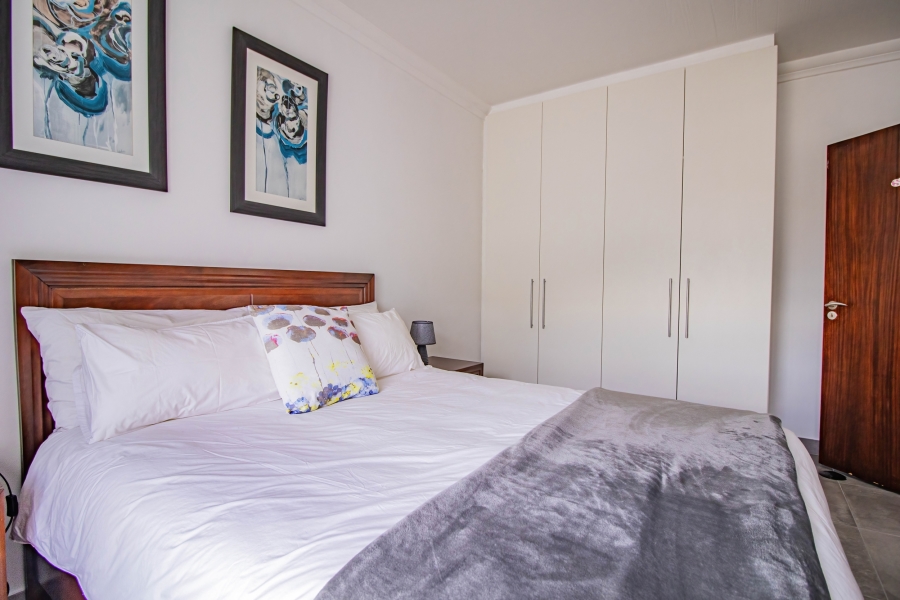 5 Bedroom Property for Sale in Yzerfontein Western Cape